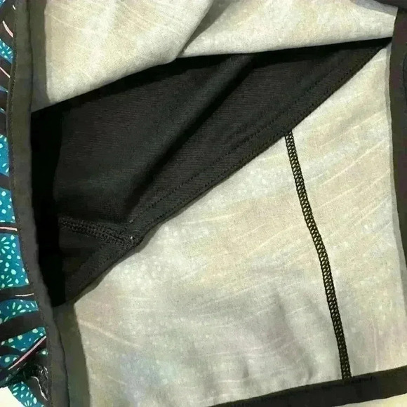 Lululemon Speed Short Palm Lace Tofino Teal Multi / Black
Size 8 - Picture 10 of 14